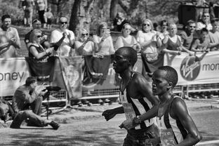 开云体育视频直播-非洲锦标赛中，南非队奋勇拼搏，冲击历史第一高光，南非洲杯小组赛